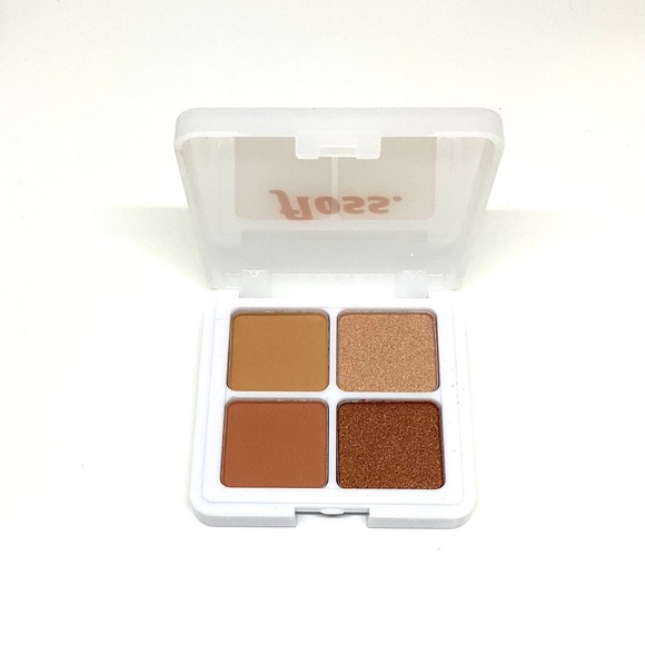 3 Eyeshadows -Floss- Chella & Model Co - Picture 2 of 3